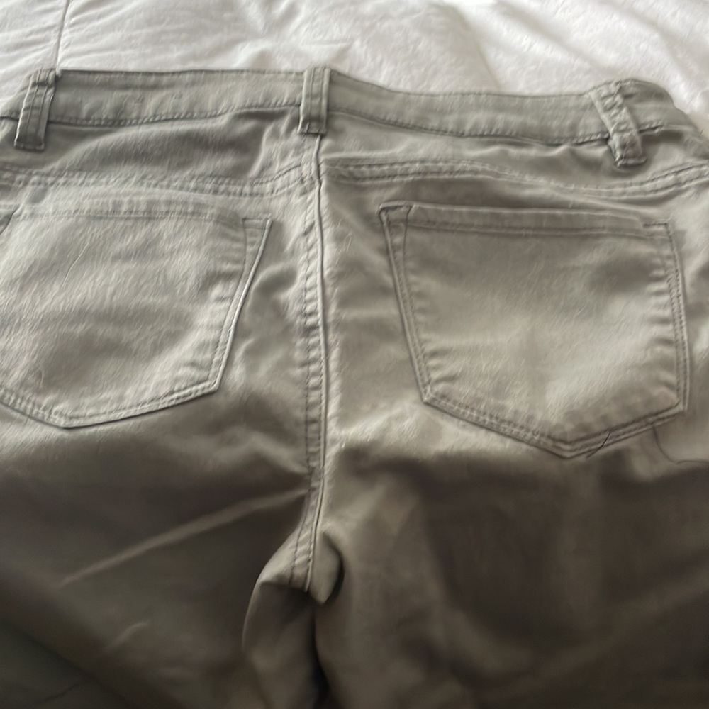 Capris - Picture 3 of 4